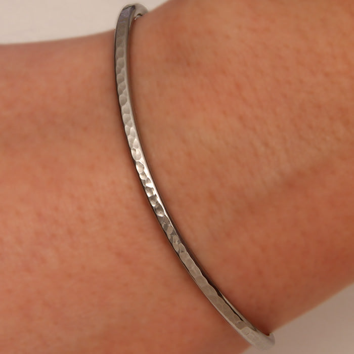 Gunmetal (Niobium) Thin Hammered Cuff Bracelet (350cur.n)