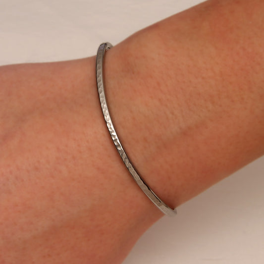 Gunmetal (Niobium) Thin Hammered Cuff Bracelet (350cur.n)